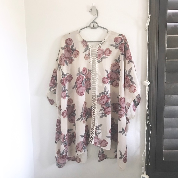 CHARLOTTE RUSSE Floral Kimono - Picture 4 of 4
